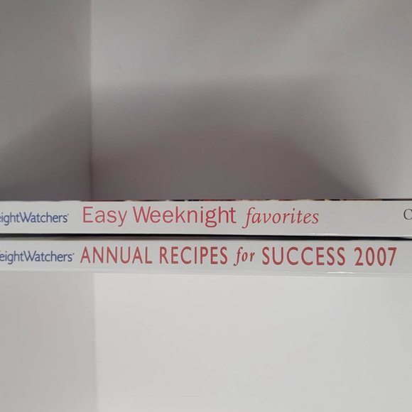 2 Weight Watchers Cookbooks, hardcover excellent condition - Picture 2 of 9